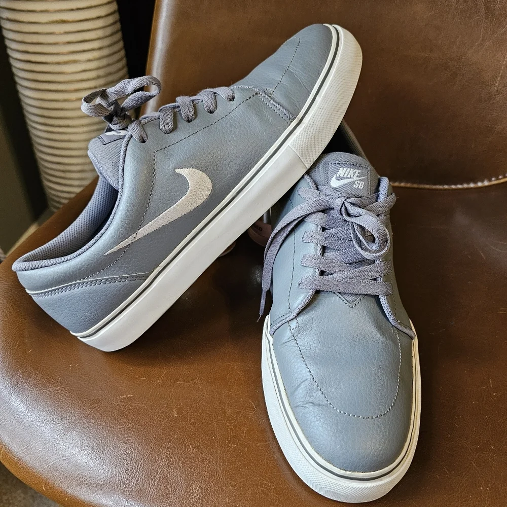 Nike SB Satire Men’s Size 11 Gray Leather Sneakers